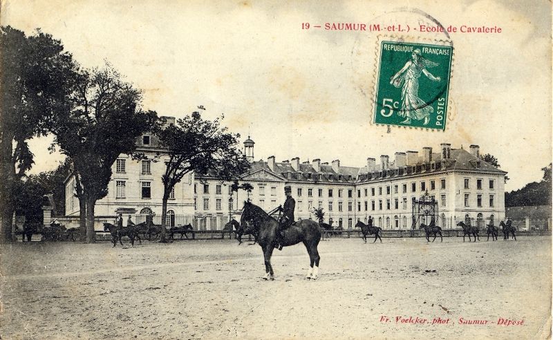 Fichier:Saumur ecole cavalerie cartepostale voelcker.jpg