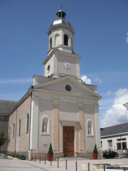 Fichier:Lemesnilenvallee eglise 2012b.jpg