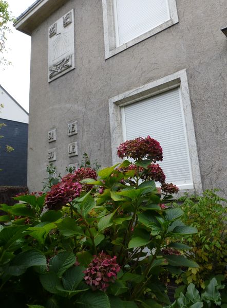 Fichier:Angers, Cadran solaire avenue de la Blancheraie.JPG