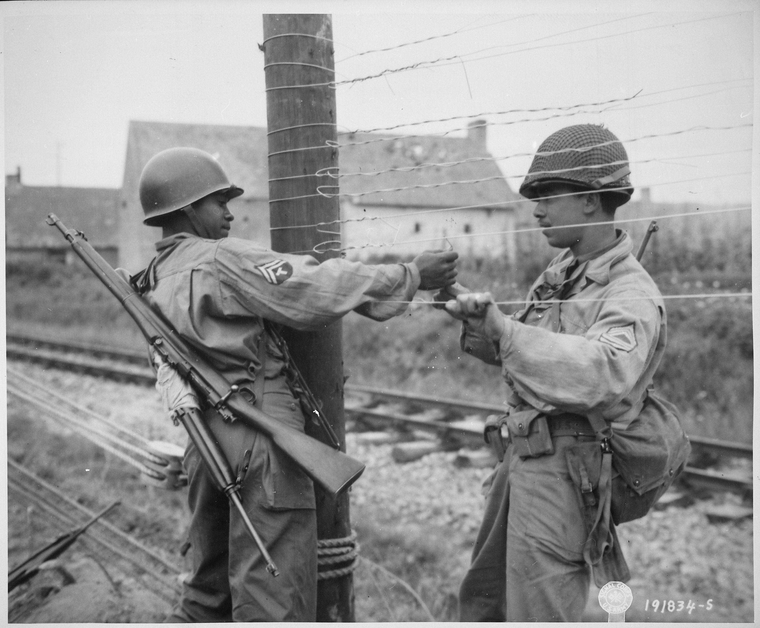 Fichier:WWII-1944 Clayton Ewing.jpg