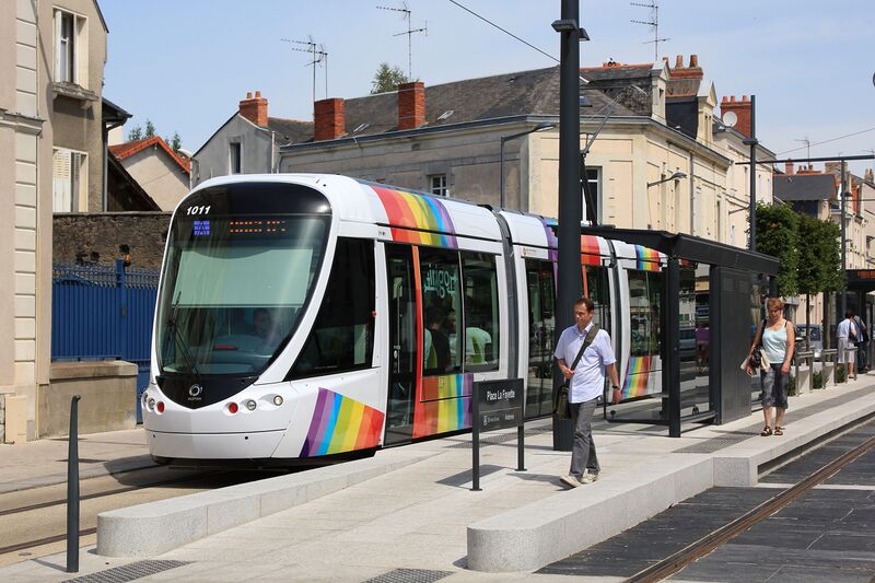 Fichier:Angers tram lafayette 2011a.jpg
