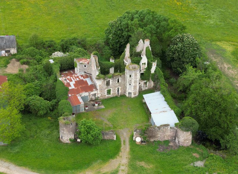 Fichier:Chaudefondssurlayon chateau basseguerche 2023a.jpg