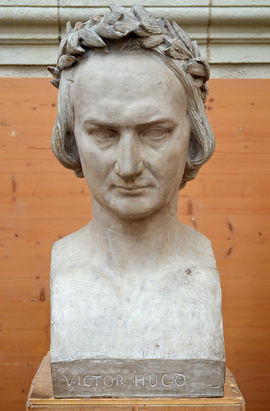 Photographie du buste de Victor Hugo (1842).
