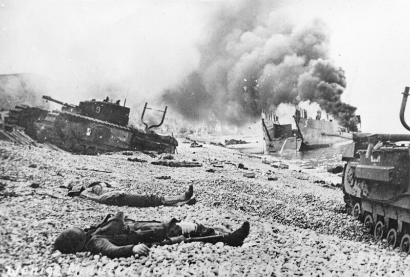 Fichier:WWII-1942 dieppe canadiens.jpg