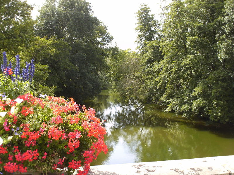 Fichier:Saintaubindeluigne pont-2008a.jpg