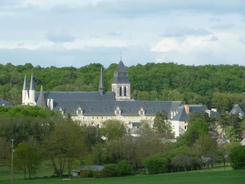 Fichier:Fontevraud abbaye notre-dame 2013a.jpg