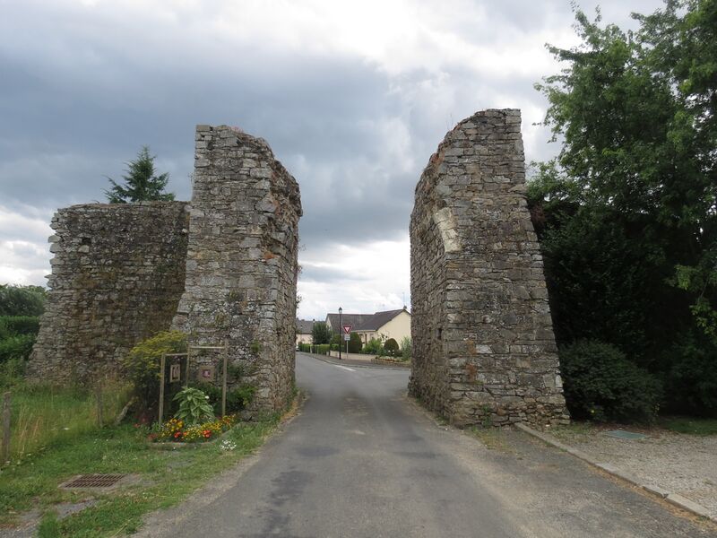 Fichier:Chatelais porte guerchoise 2013a.jpg