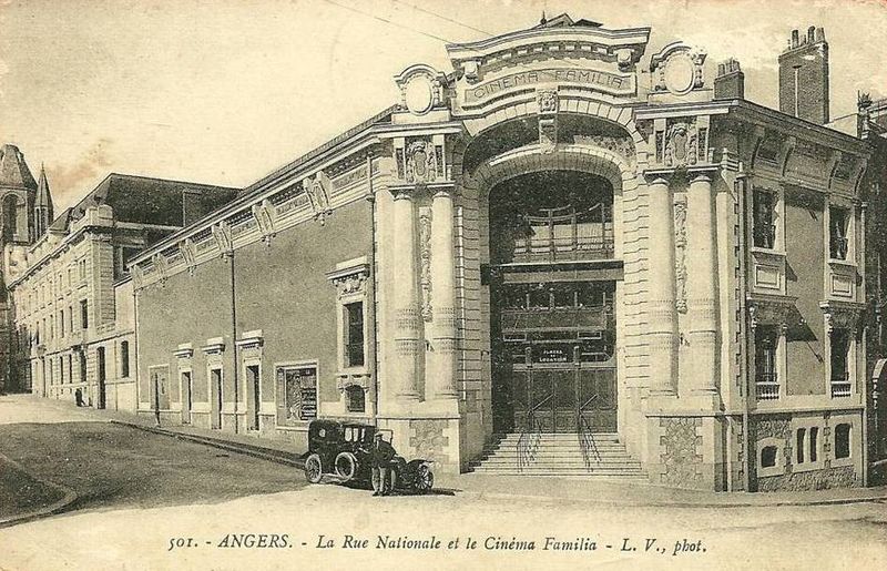 Fichier:Angers cinema familia cartepostale.jpg
