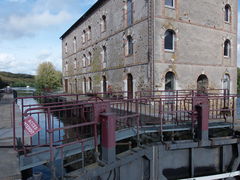 Photographie du moulin et de l'écluse.