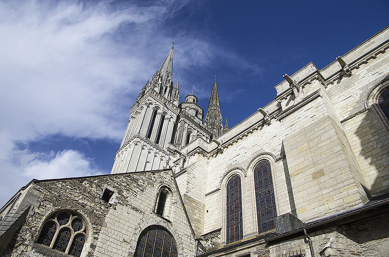 Fichier:Angers cathedrale clocher 2012.jpg