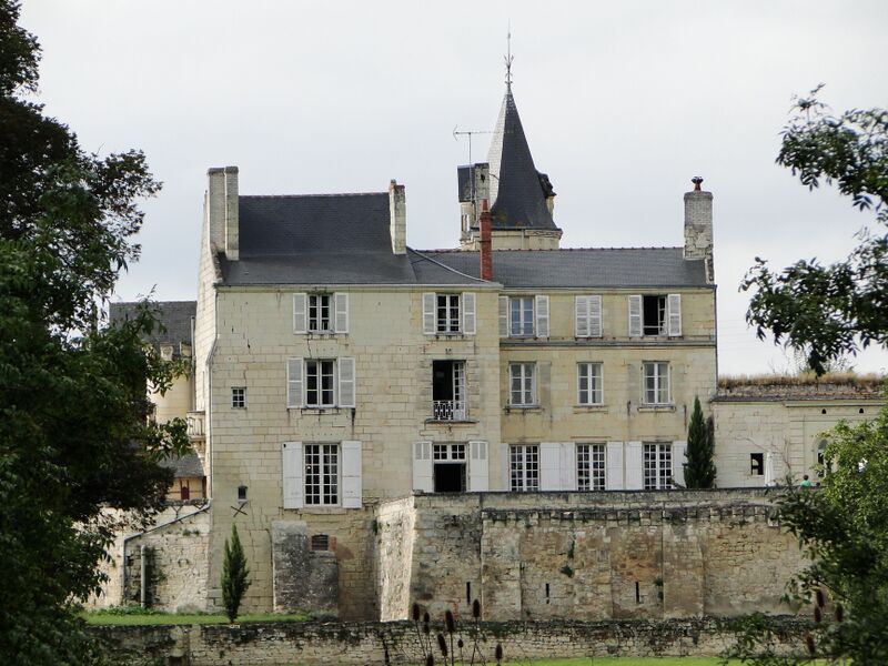 Fichier:Bagneux chateau 2013a.jpg