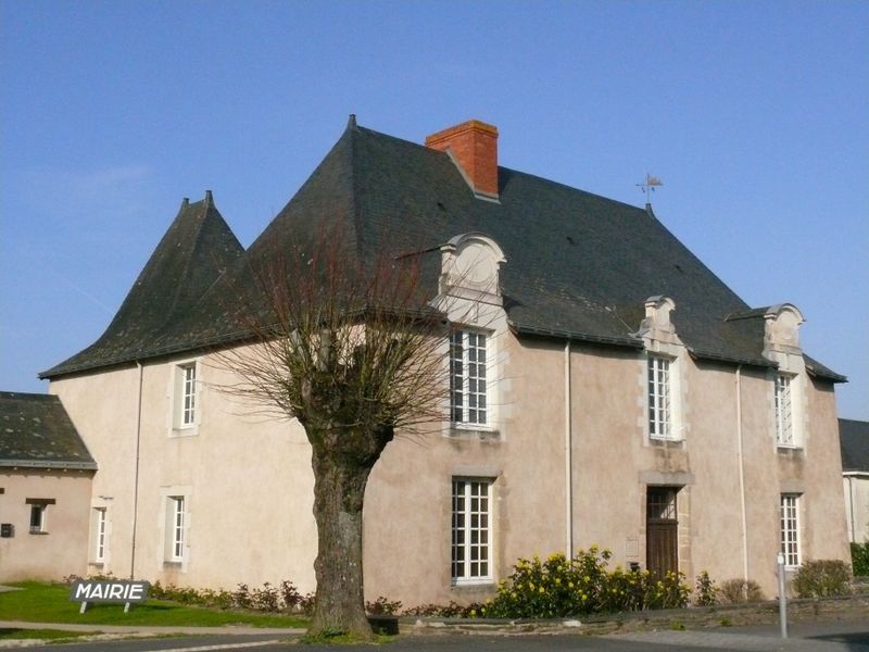 Fichier:Poueze mairie 2014a.jpg