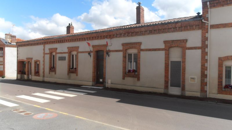 Fichier:Saintremyenmauges mairie 2015a.jpg