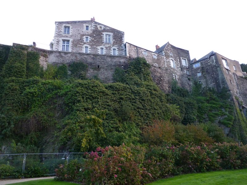 Fichier:Angers, Remparts depuis le Port Ligny.JPG