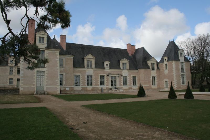 Fichier:Avrille chateau perriere 2010d.jpg