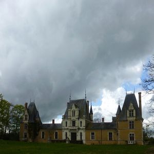 Photographie du château du Pineau.