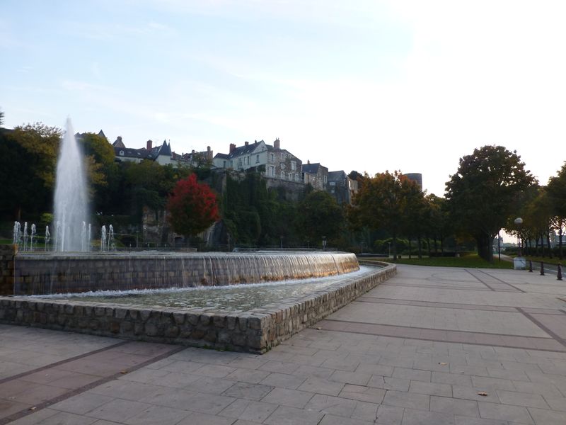 Fichier:Angers, Fontaine de l'esplanade du Port-Ligny.JPG