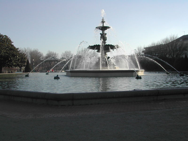 Fichier:Angers mail bassin 2003.jpg