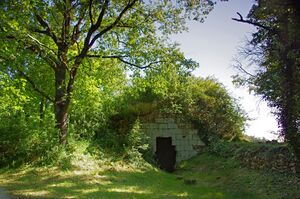 Photographie de la ruine d'un moulin cavier du XIXe siècle.