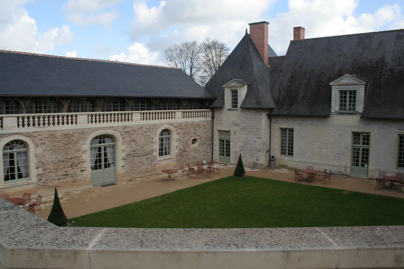 Fichier:Avrille chateau perriere 2010c.jpg