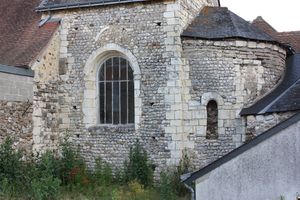 Photographie de l'abside de l'église Saint-Aubin.