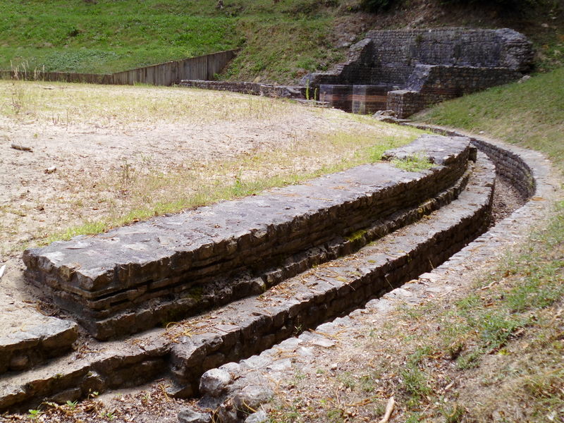 Fichier:Gennes theatre amphitheatre gallo romain 2016a.jpg