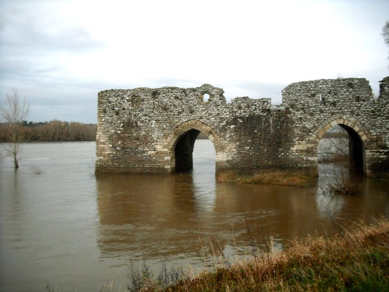Fichier:Champtoceaux moulin pendu ruines-2011a.jpg