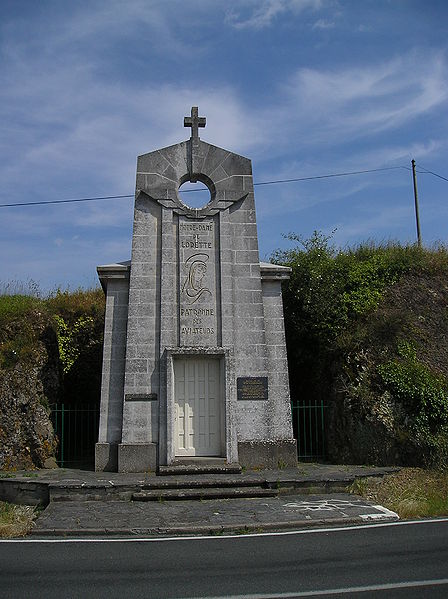 Fichier:Cornicheangevine chapelle Notre-Dame de Lorette.JPG