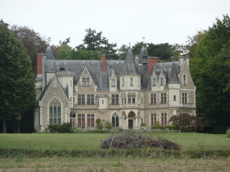 Fichier:Vieil-bauge chateau montivert 2011a.jpg