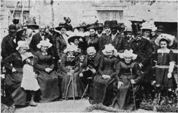Photographie d'habitants de Saint-Sylvain.