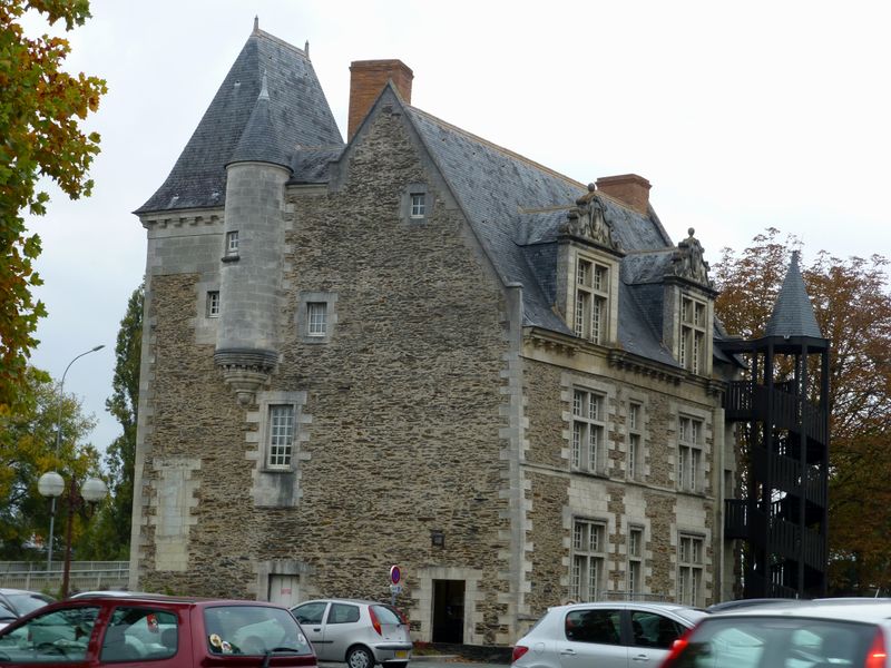 Fichier:Angers, Hôtel du Roi de Pologne, octobre 2015.JPG