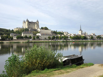 Photographie de la ville et son château.