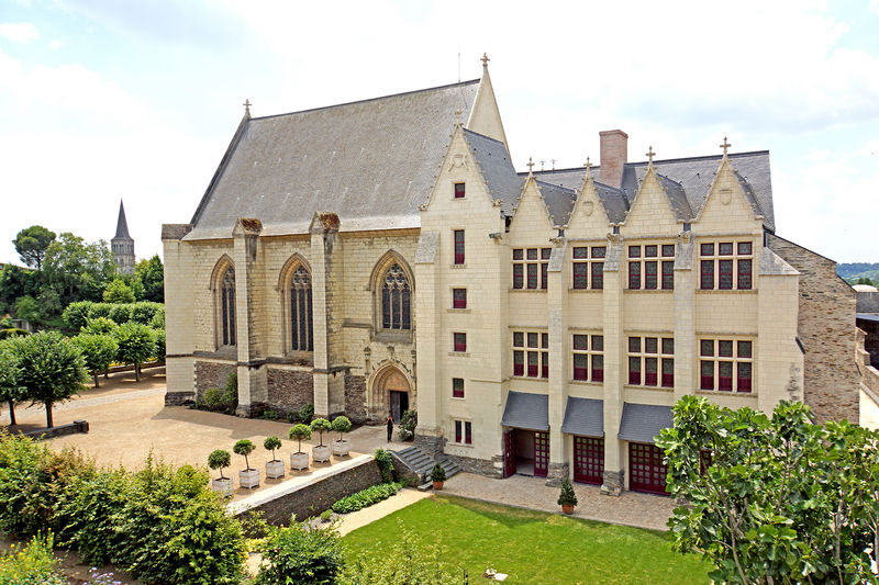 Fichier:Angers chateau chapelle 2014a.jpg