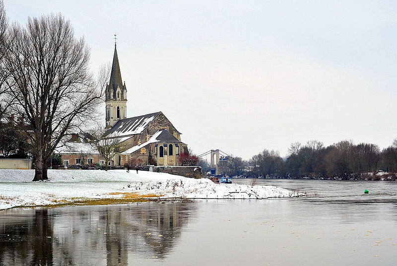 Fichier:Chalonnessurloire eglise saintmaurille neige 2012.jpg