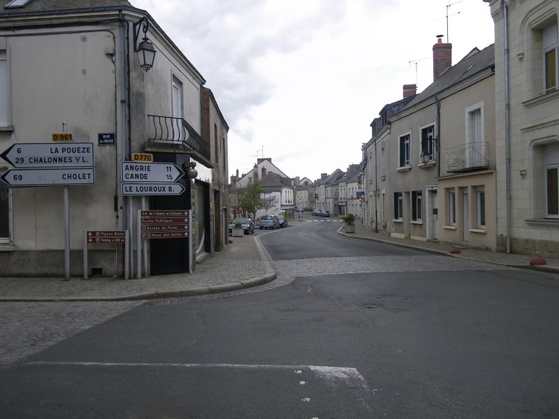 Fichier:Verndanjou bourg 2010a.jpg