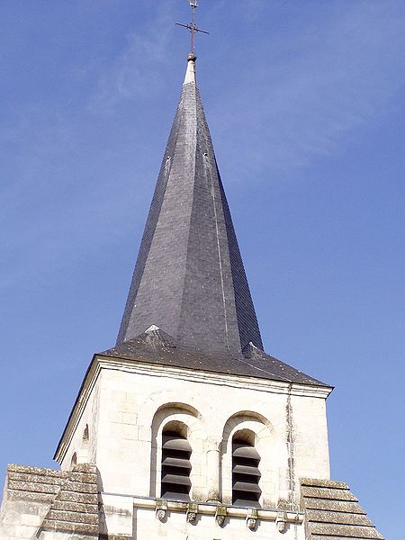 Fichier:Distre eglise saint-julien clocher tors 2006.jpg