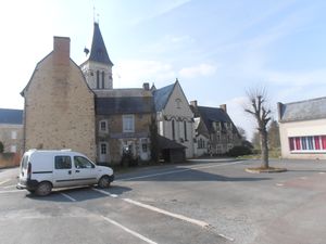 Photographie d'une place du village.
