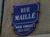 Photographie de la plaque de la rue Maillé à Angers.