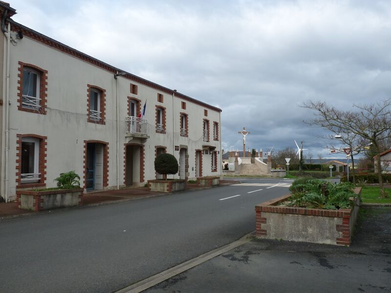 Fichier:Chantelouplesbois mairie 2024a.jpg