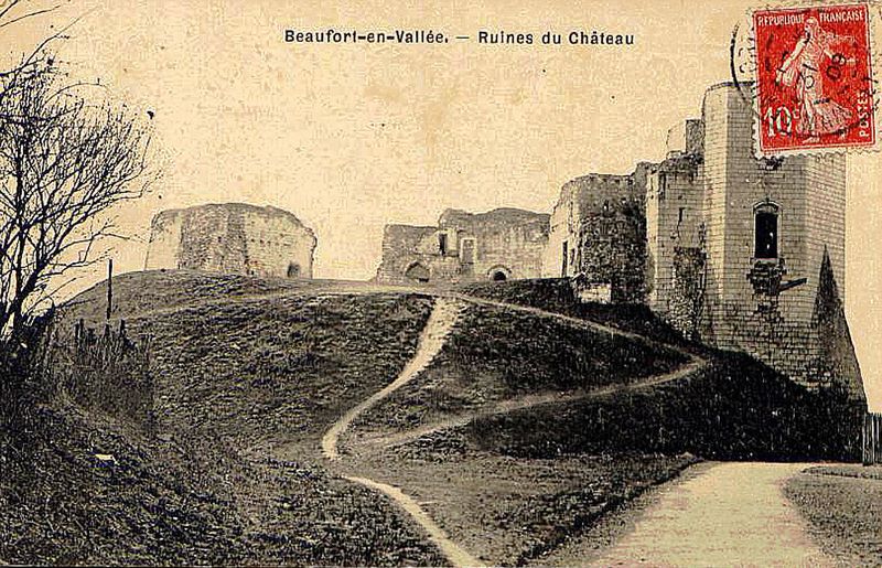Fichier:Beaufortenvallee chateau ruines.jpg