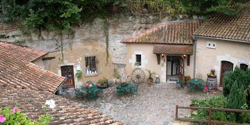 Photographie d'habitations troglodytiques.