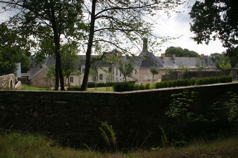 Fichier:Avrille chateau perriere 2010g.jpg