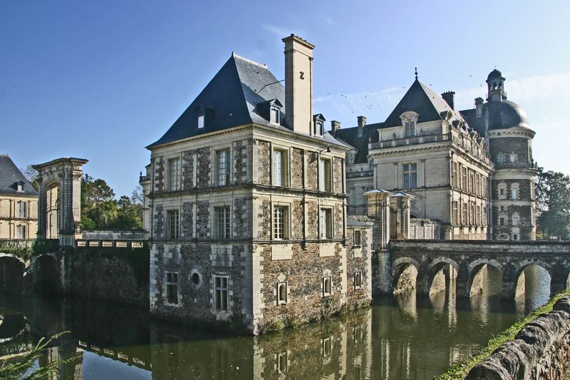 Fichier:Saintgeorgessurloire chateau serrant 2008a.jpg