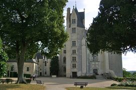 Montreuilbellay chateau-2010a.jpg