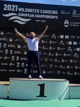 Photographie de la kayakiste.