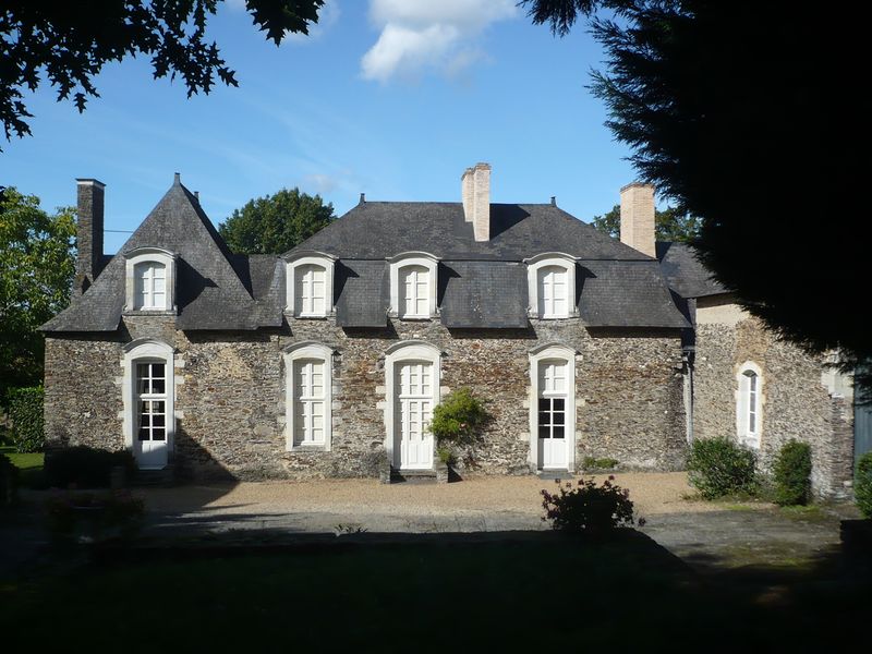 Fichier:Chapellesuroudon presbytere 2011a.jpg