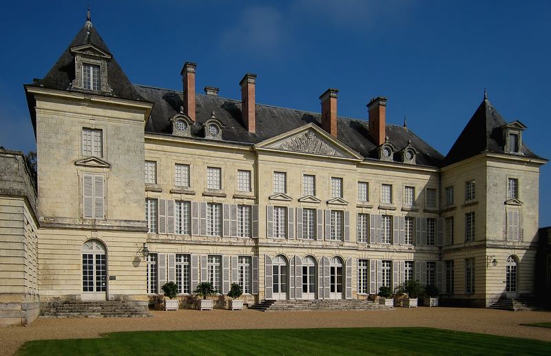 Fichier:Maze chateau montgeoffroy 2007b.jpg
