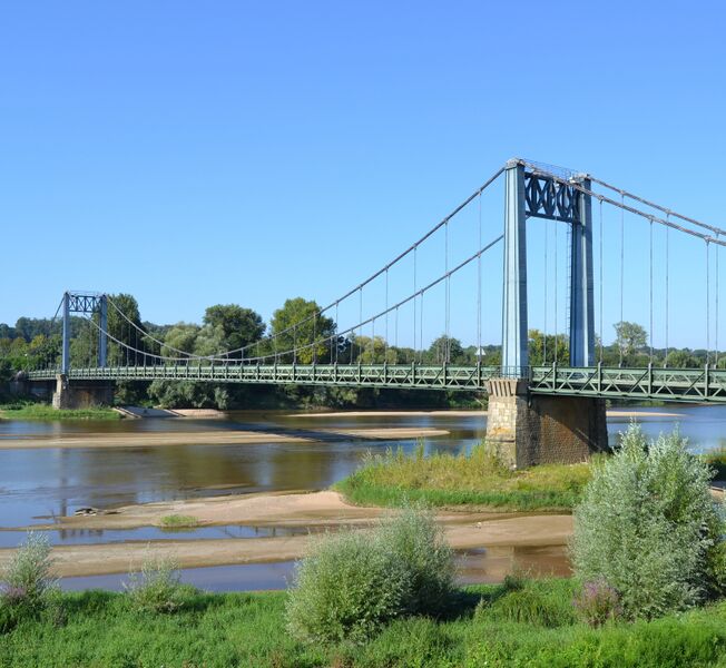 Fichier:Rosierssurloire pont 2014a.jpg