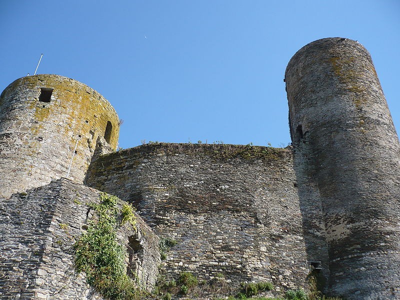 Fichier:Pouance courtine dame blanche.jpg