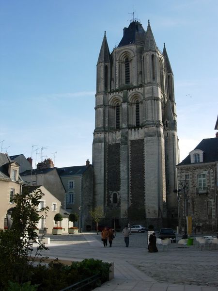 Fichier:Angers tour saint aubin 2005a.jpg